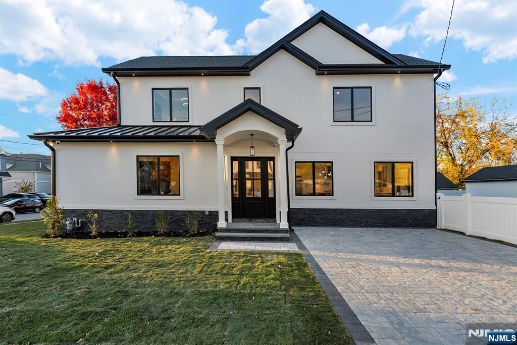 Property Photo:  4 Roosevelt Avenue  NJ 07512 