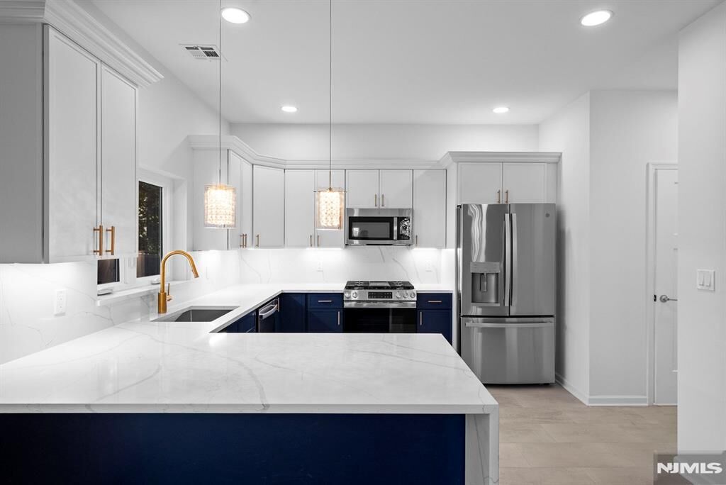 Property Photo: 410 Morris Place NJ 07203