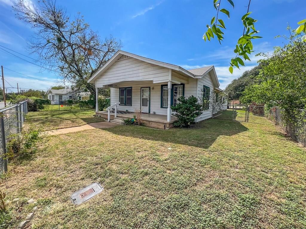 Property Photo:  1411 Vine Street  TX 76801 