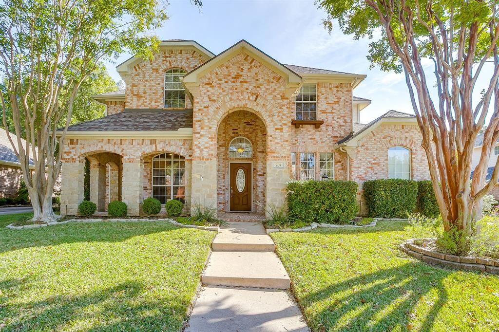 Property Photo:  207 Talon Drive  TX 76248 