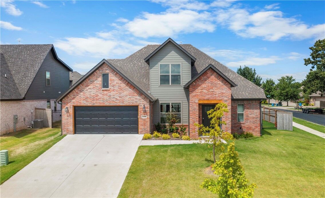 Property Photo:  3200 SW Rosemont Avenue  AR 72713 