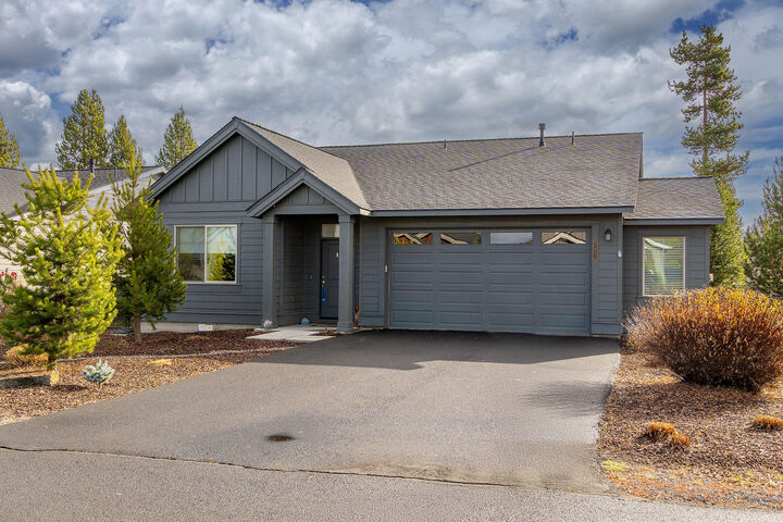 Property Photo:  51952 Settler Drive  OR 97739 