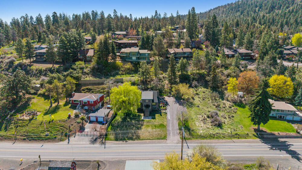 Property Photo:  791 Lakeshore Drive  OR 97601 