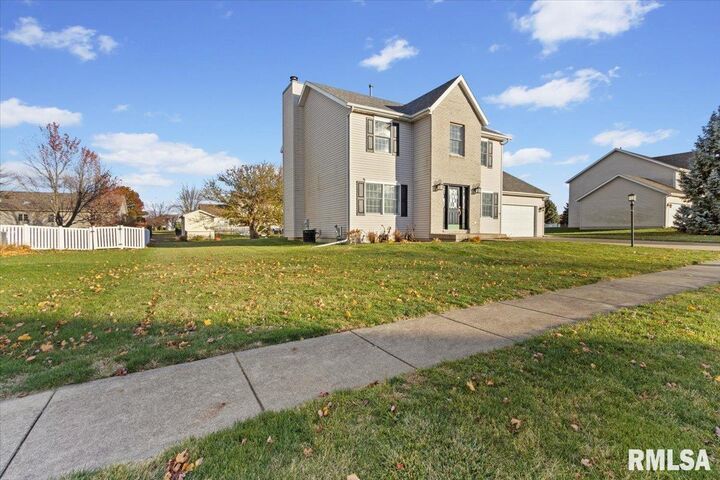 Property Photo:  316 Danbury Lane  IL 61548 