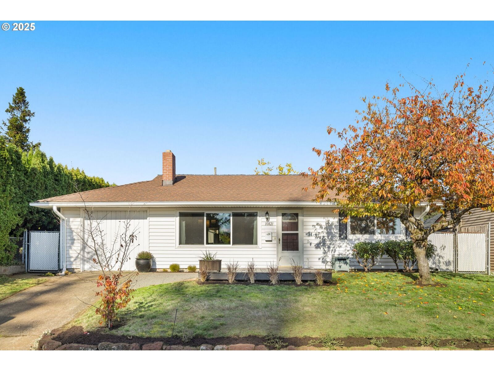 Property Photo:  10821 NE Brazee St  OR 97220 