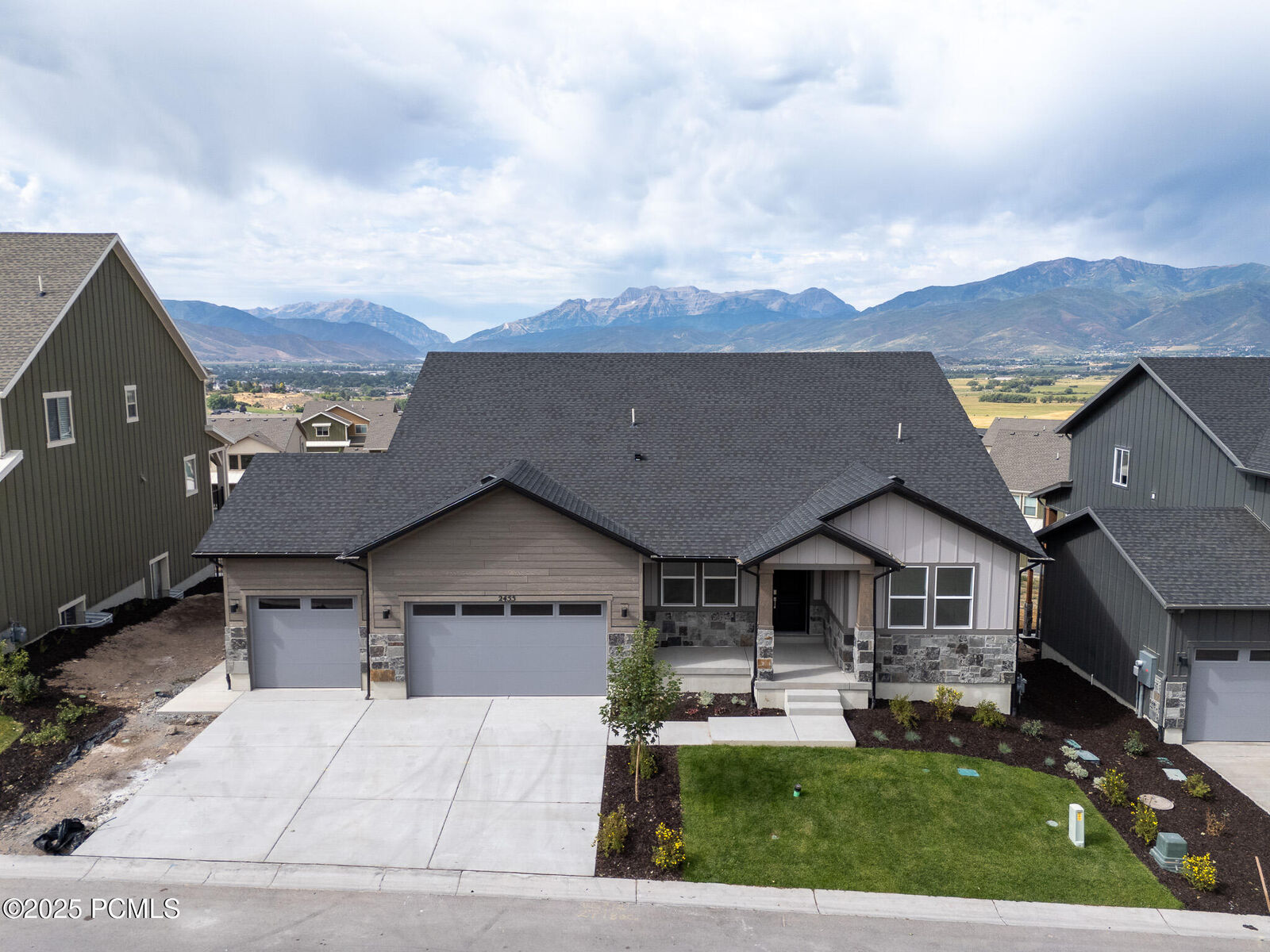Property Photo:  2455 N Meadowside Way  UT 84032 