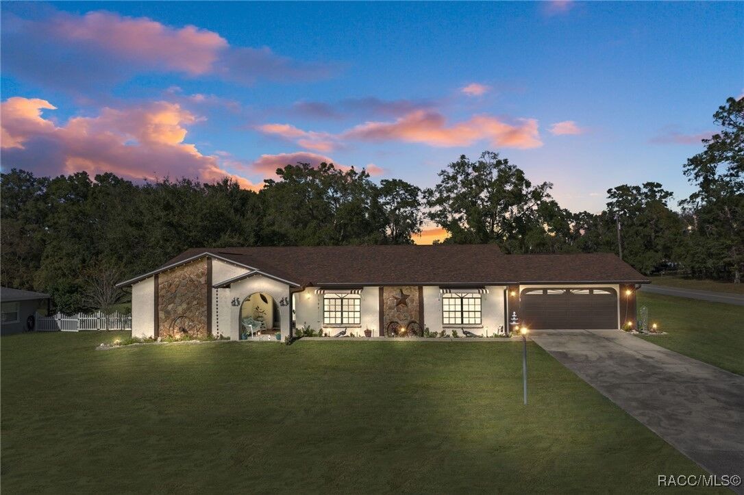 Property Photo: 6545 E Shadow Lane FL 34452