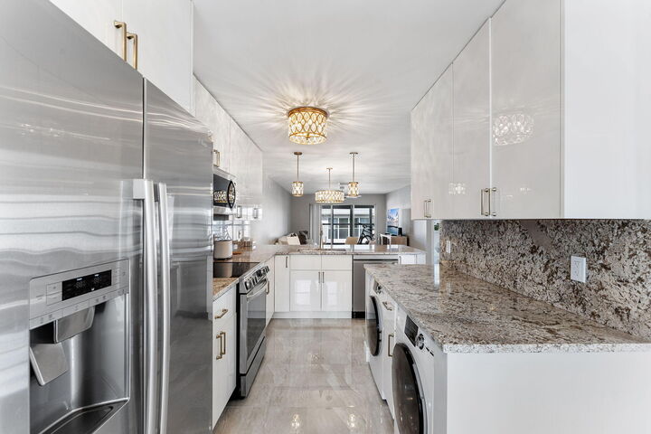 Property Photo:  1020 Silk Oak Terrace 204  FL 33445 