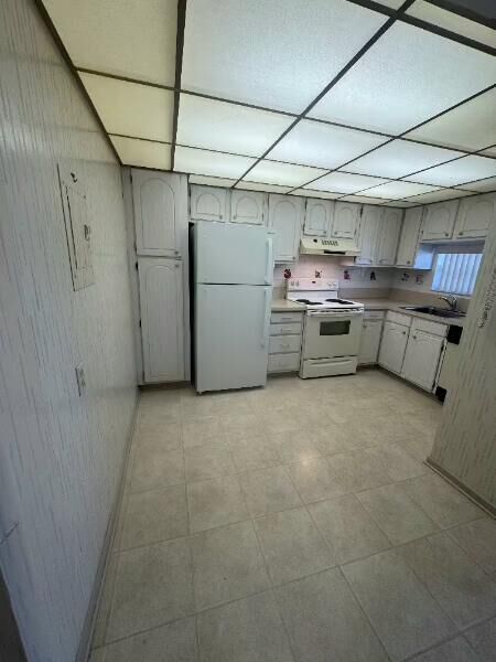 Property Photo:  9420 S Hollybrook Lake Drive 105  FL 33025 