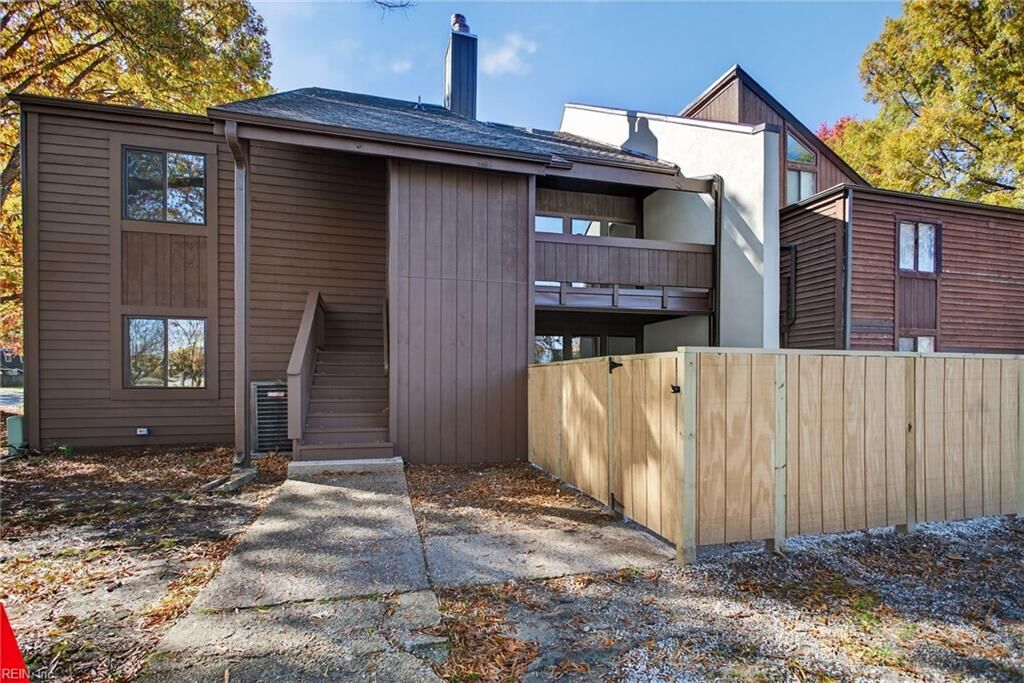 Property Photo: 563 Ayrshire Way E VA 23602