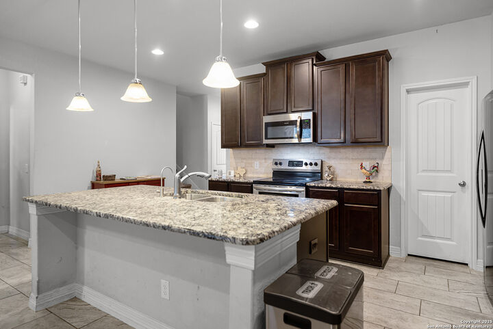 Property Photo:  811 Low Cloud  TX 78130 