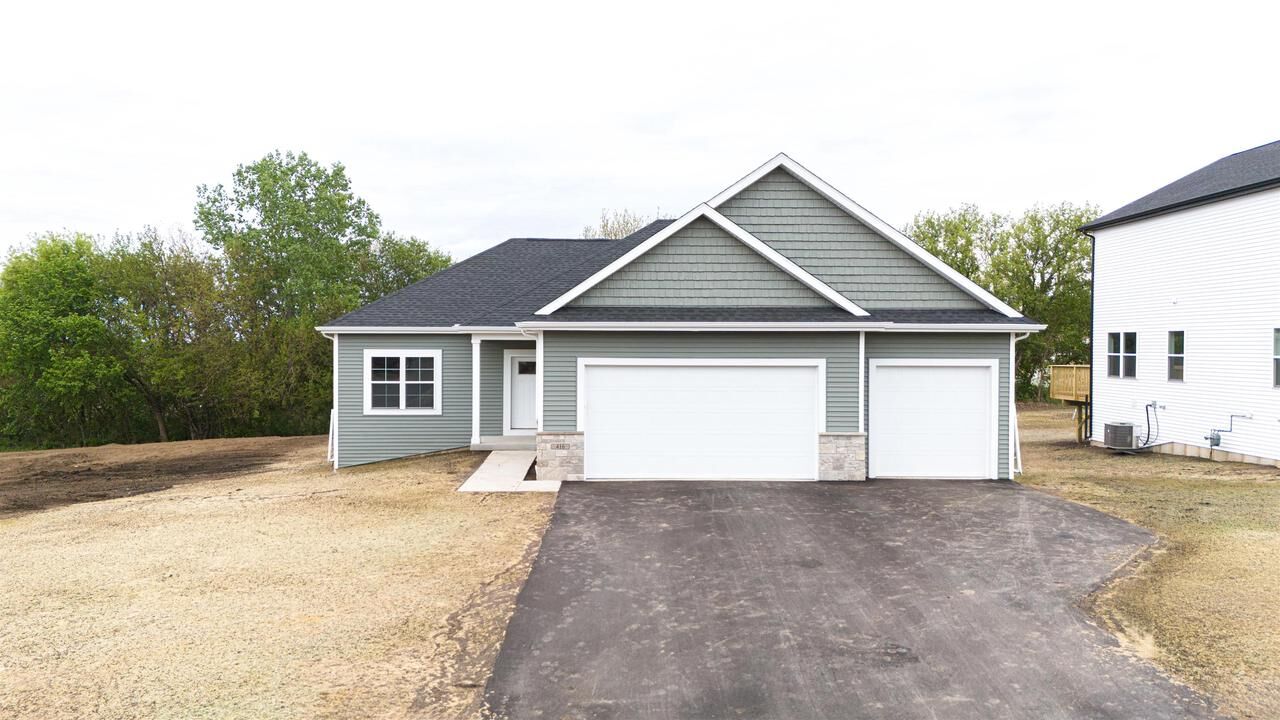 Property Photo:  416 Ridge Court  WI 53576 