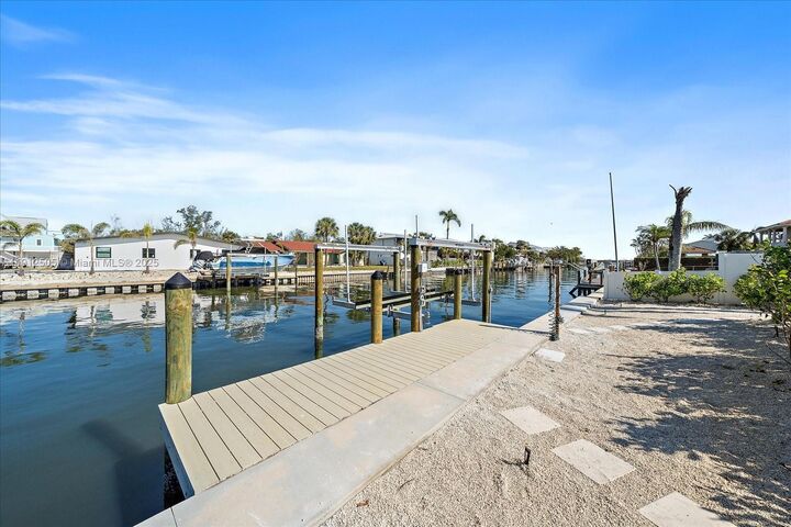 Property Photo:  504 Bay View  FL 34217 