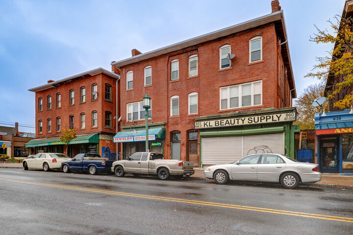 Property Photo:  642 Park Street  CT 06106 