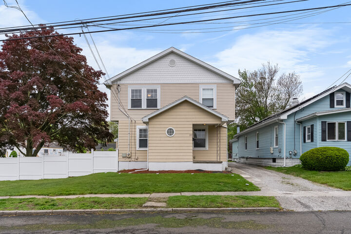 Property Photo:  39 Woodcrest Avenue  CT 06614 