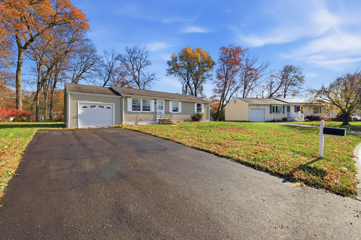 Property Photo:  31 Farmstead Circle  CT 06002 