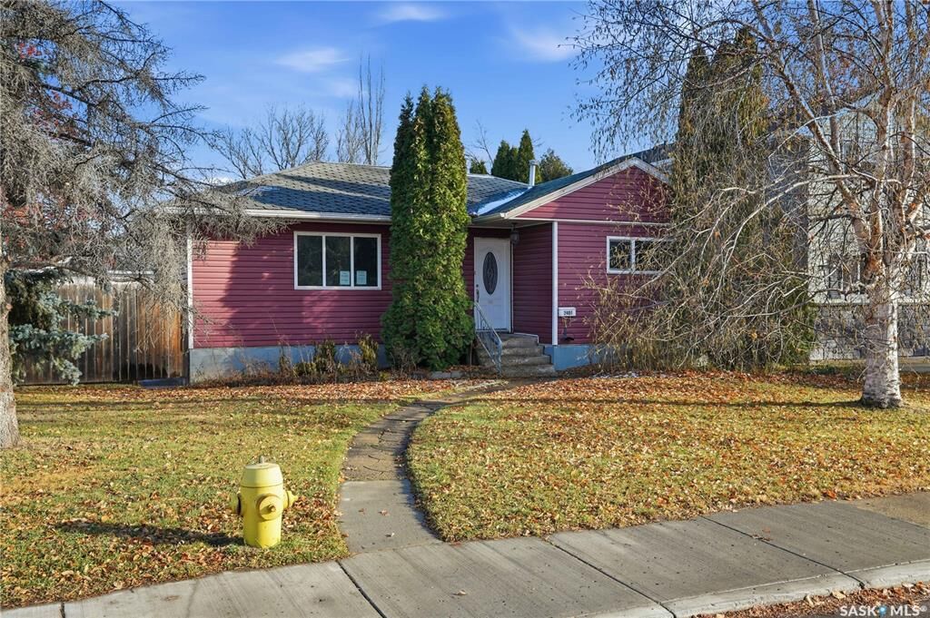 Property Photo: 2401 Royal Avenue SK S7J 0X5