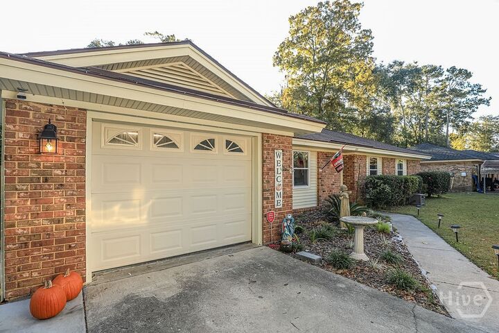 Property Photo:  111 Runaway Point Road  GA 31404 