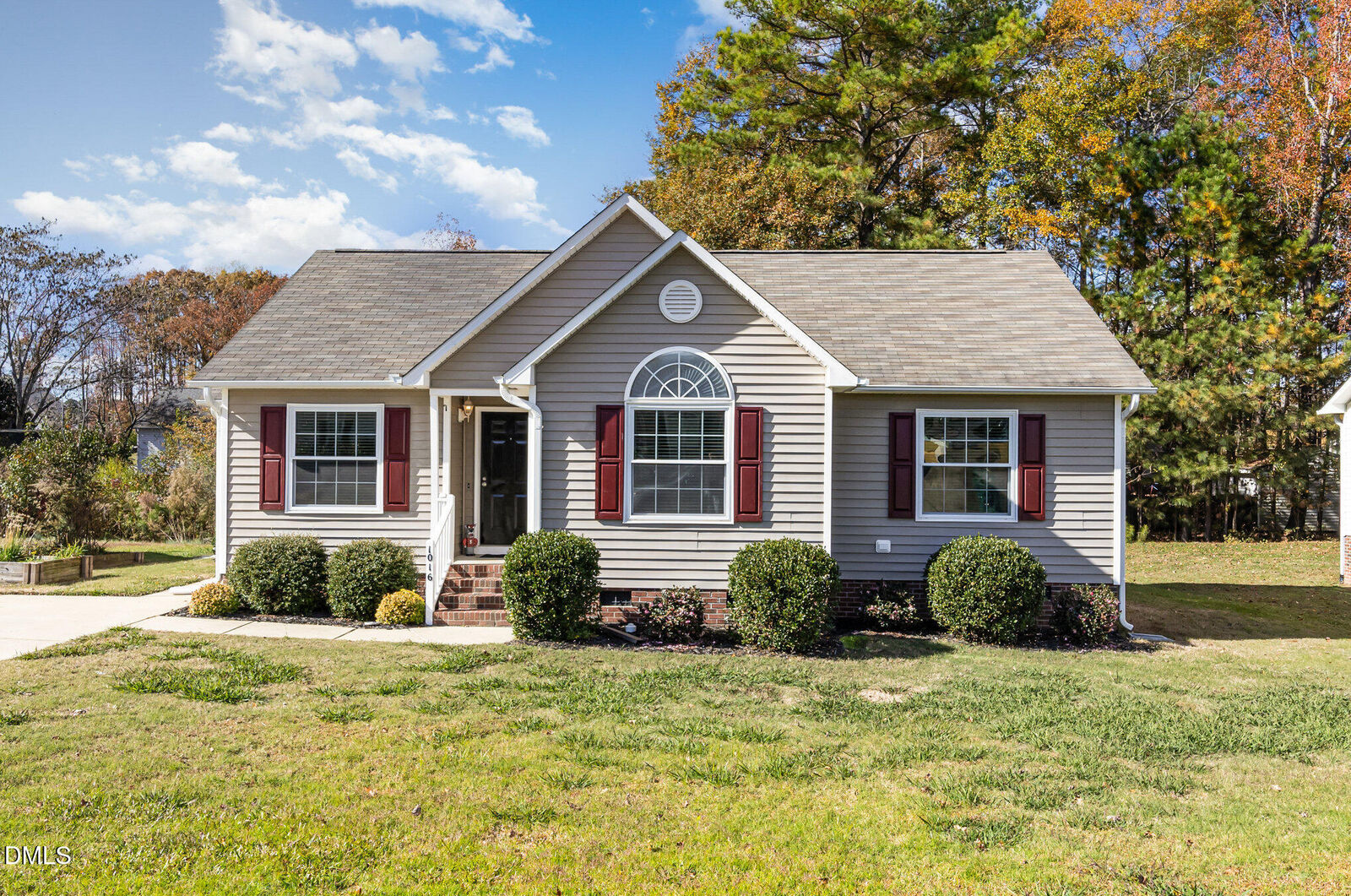 Property Photo:  1016 S Philwood Court  NC 27526 