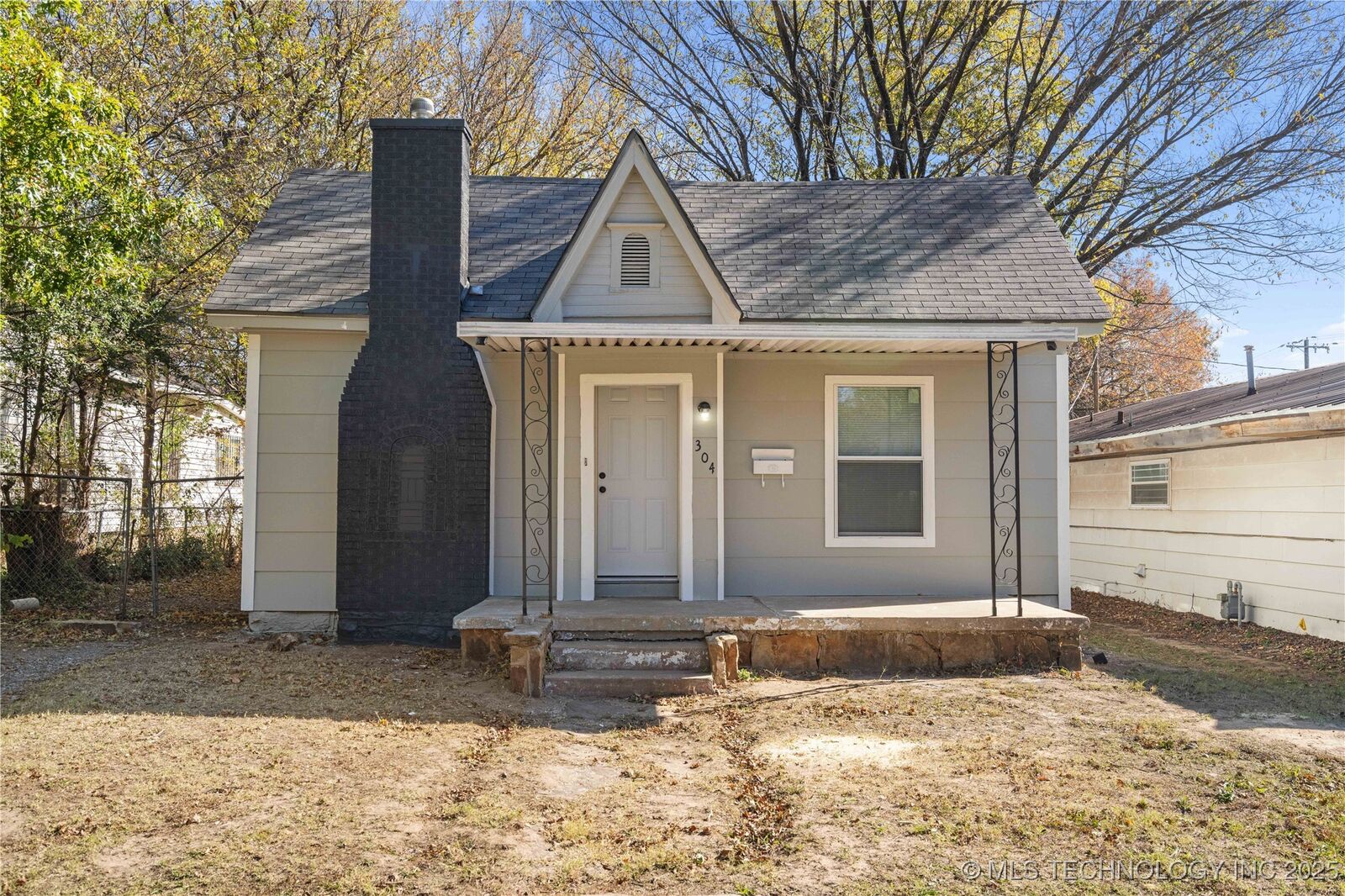 Property Photo:  304 N 11th St  OK 74401 