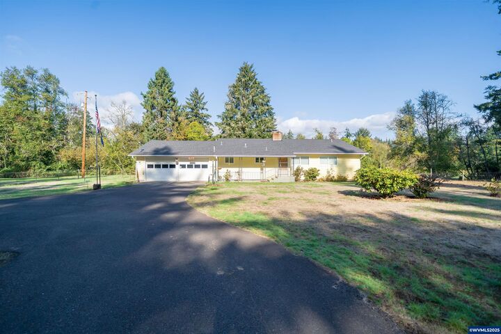 Property Photo: 628 13th St OR 97358