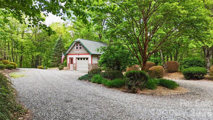 Property Photo:  905 Old Fiddle Road  NC 28786 