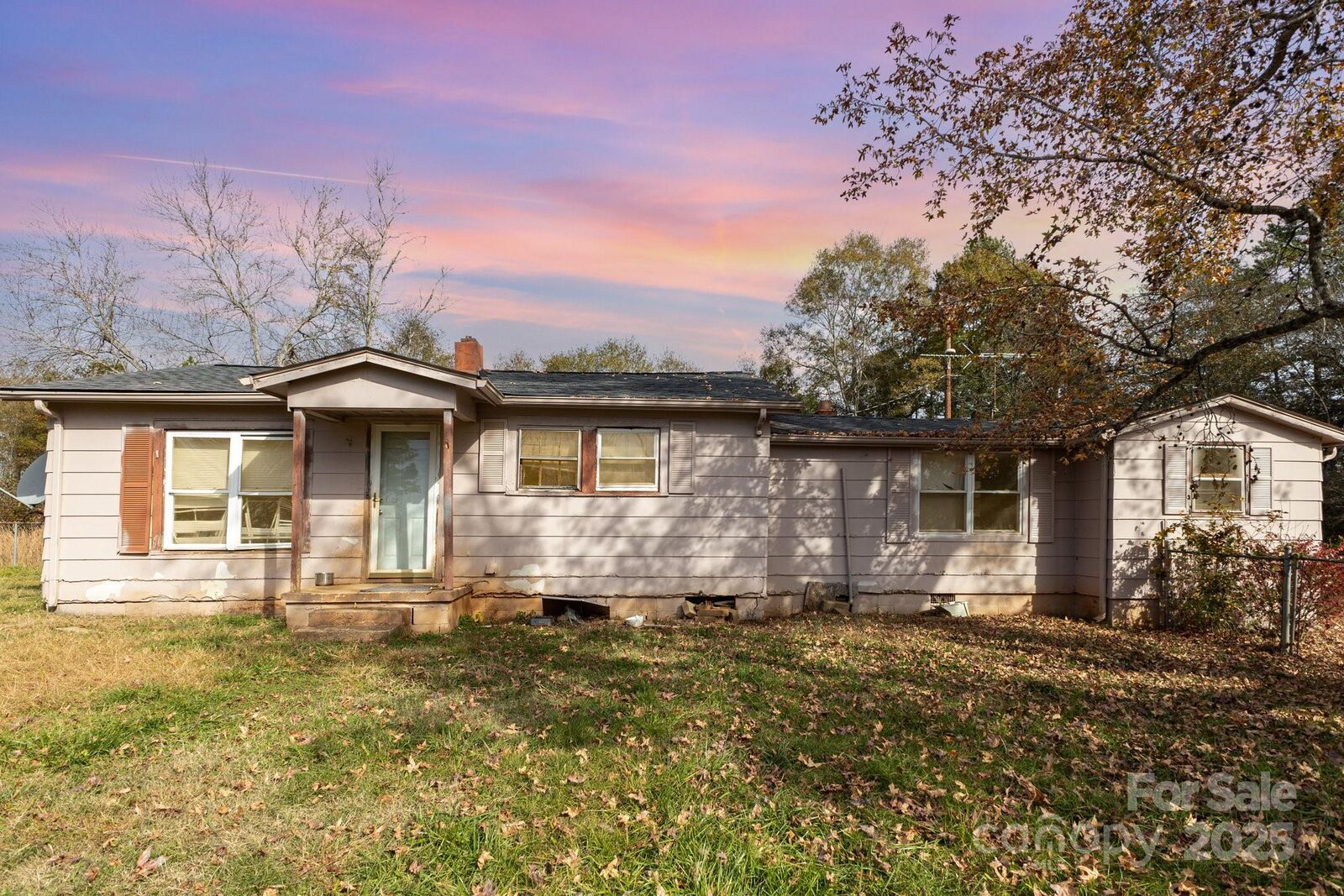 Property Photo: 627 Hames Ridge Road NC 28114