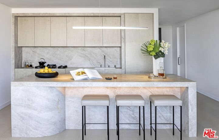 Property Photo:  9200 Wilshire Blvd  CA 90212 