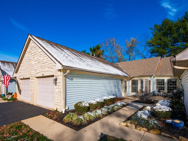 Property Photo: 488 Three Oaks Court OH 43230