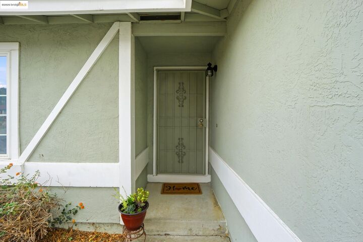 Property Photo: 1098 Alamo Ct CA 94565