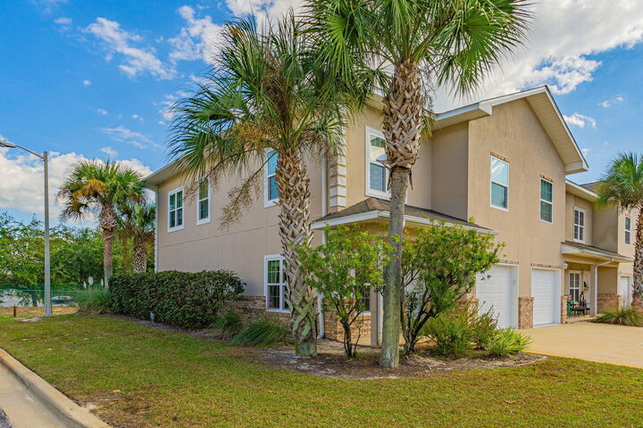 Property Photo:  1506 Bentley Circle  FL 32547 