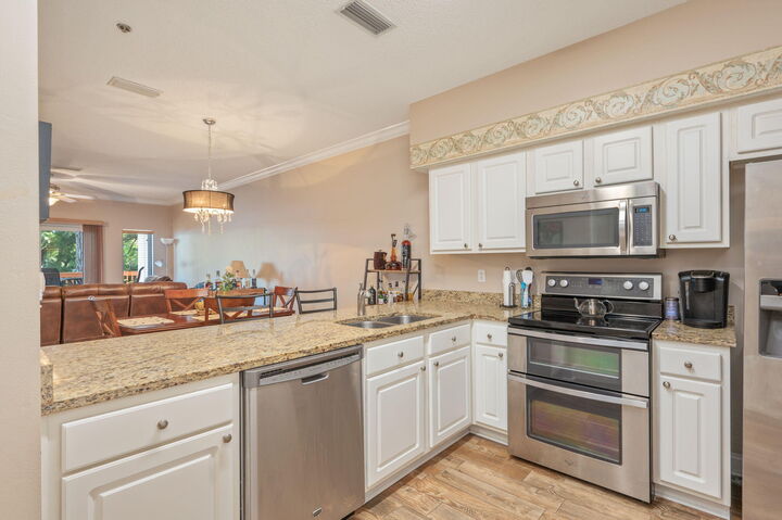 Property Photo: 5 Laguna Street 104 FL 32548