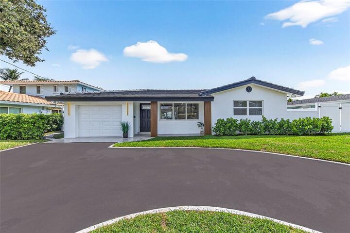 Property Photo: 230 SE 3rd Ave FL 33060