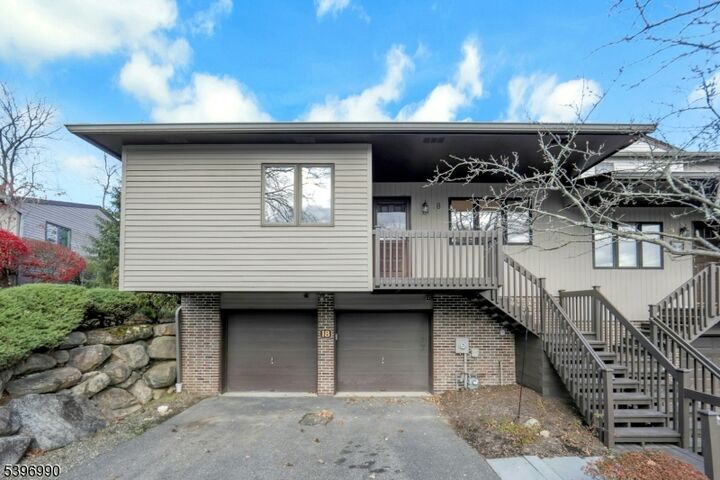 Property Photo:  18 Peach Hill Ct  NJ 07446 