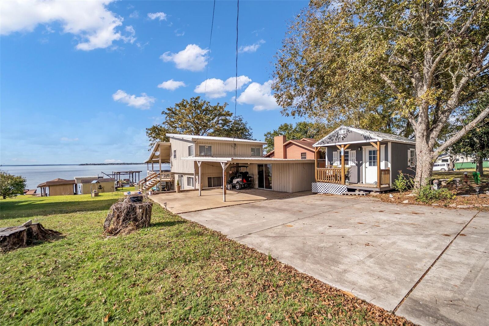 Property Photo: 345 Sunset Shadows Boulevard TX 77351
