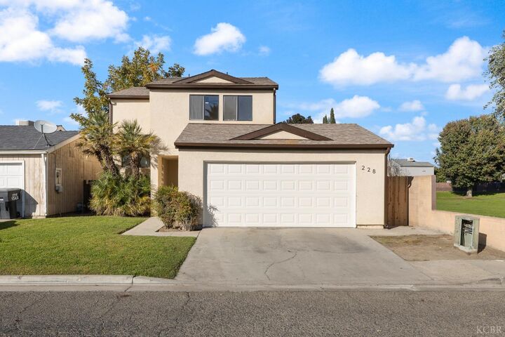 Property Photo: 228 E Harold Court CA 93291