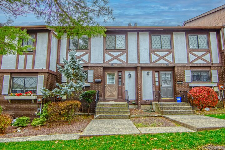Property Photo:  117 Buckingham Court  NY 10970 