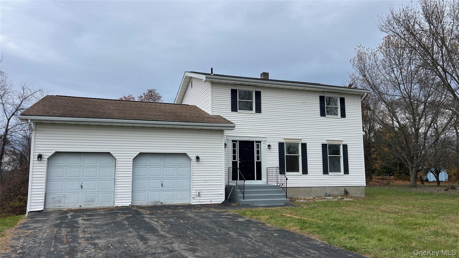 Property Photo:  14 Country Meadows Road  NY 12561 