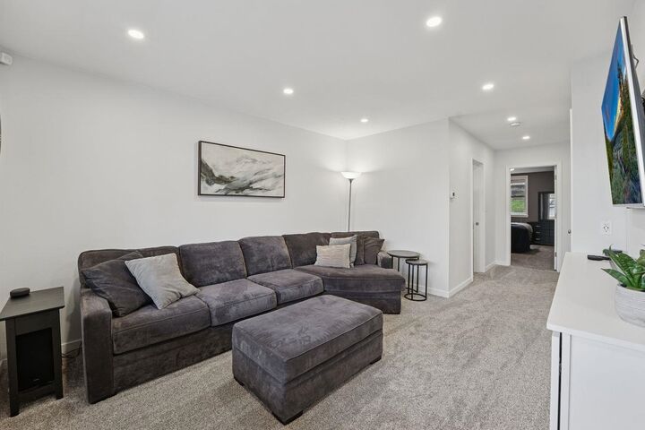 Property Photo: 907 E 7th St MN 55805