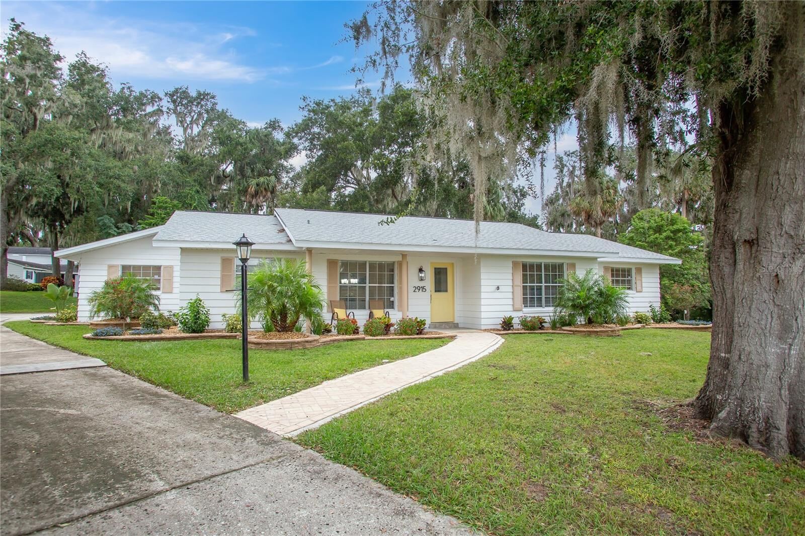 Property Photo:  2915 Cocovia Way  FL 34748 
