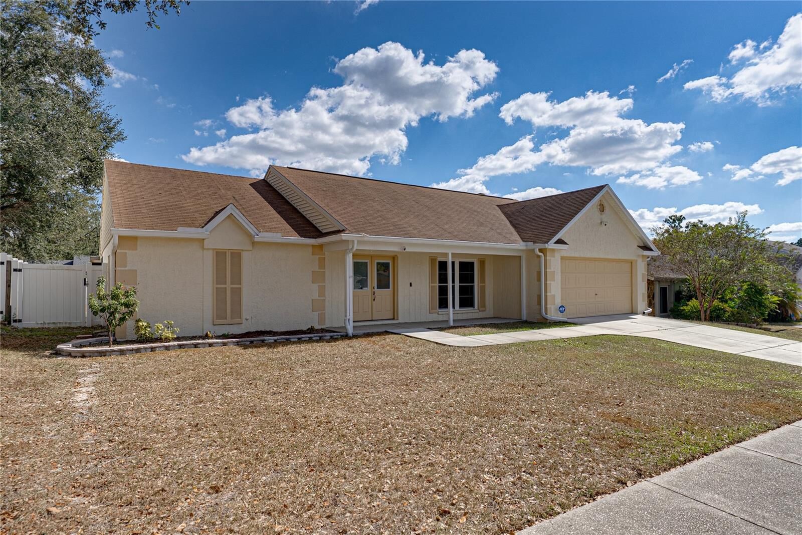 Property Photo: 2713 Cedarcrest Place FL 33596