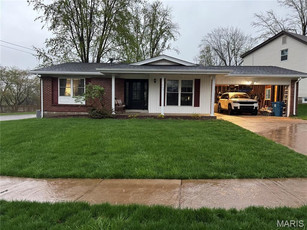 Property Photo:  704 Woodrun Drive  MO 63021 