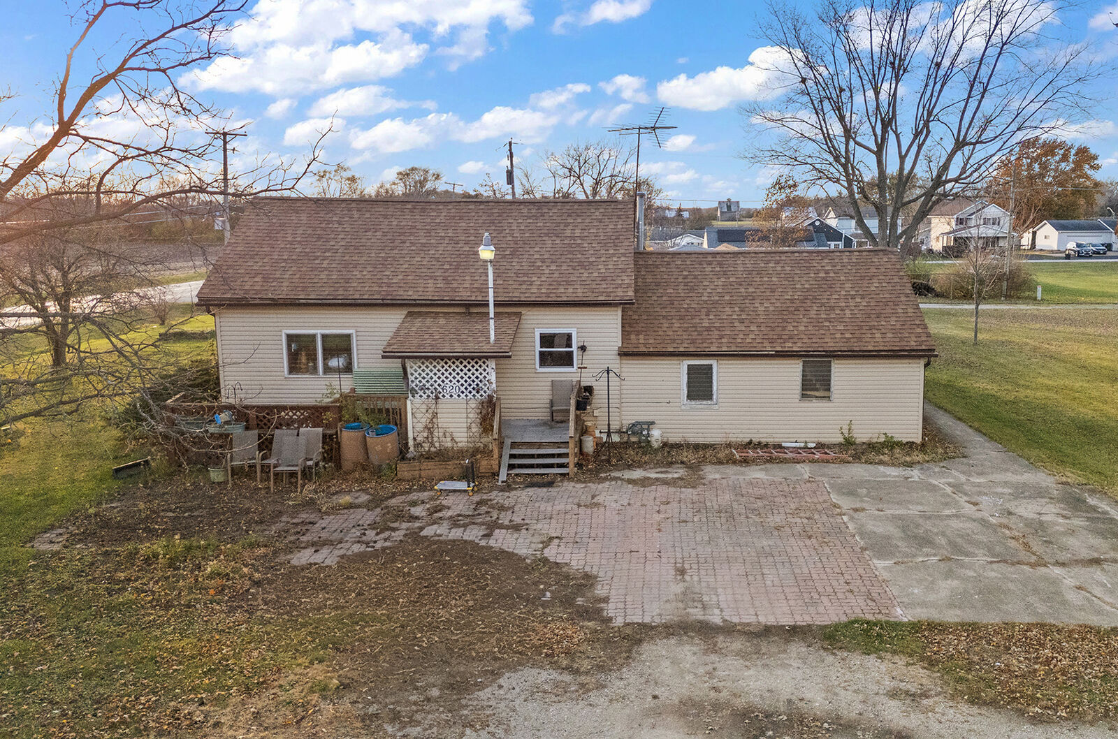 Property Photo: 620 N 5th Street IL 60416