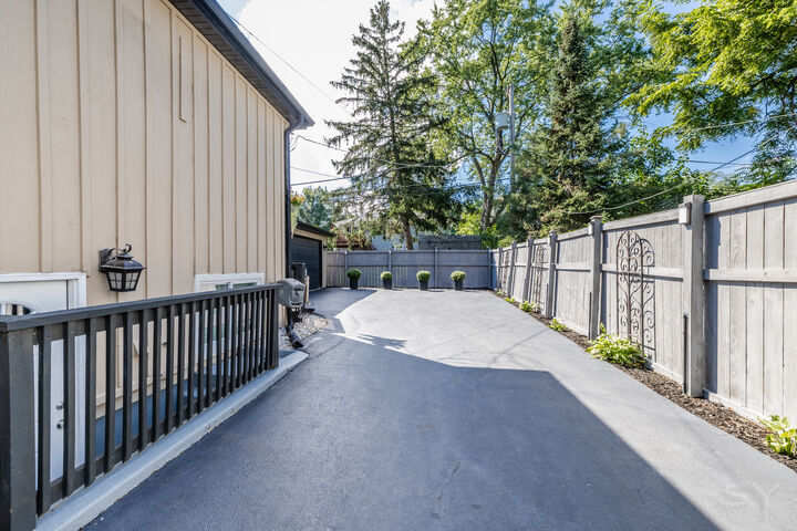 Property Photo: 449 Geneva Road IL 60137