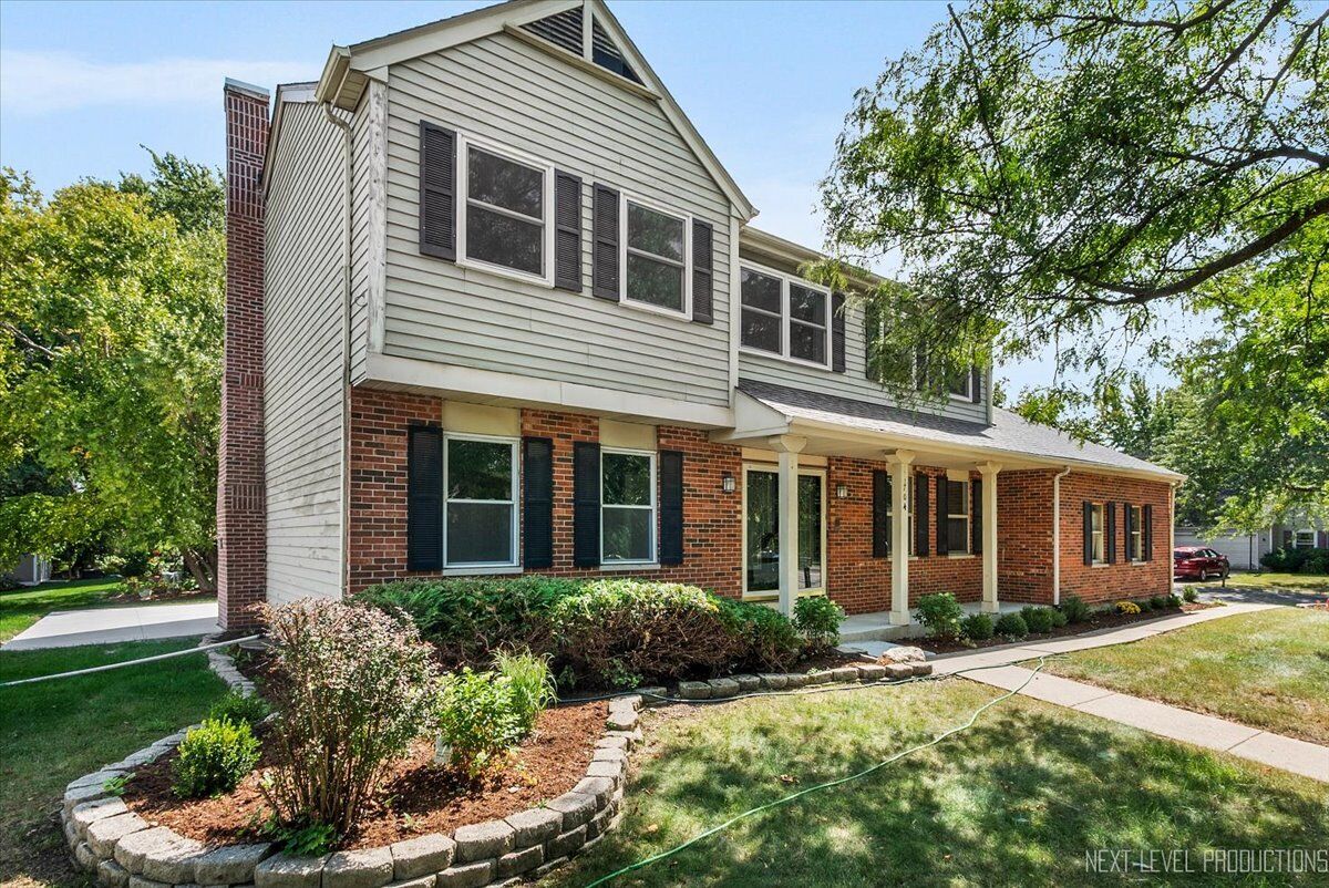 Property Photo:  1704 Kenyon Drive  IL 60565 