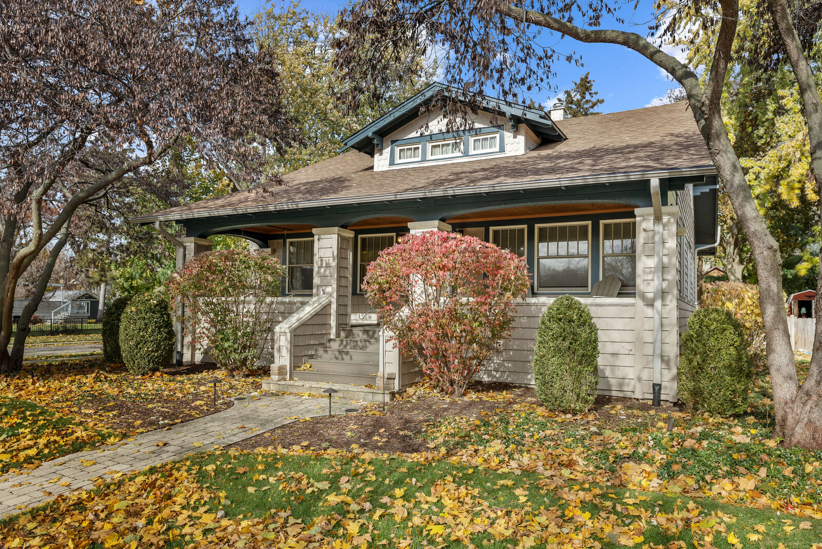 Property Photo: 518 South Street IL 60118