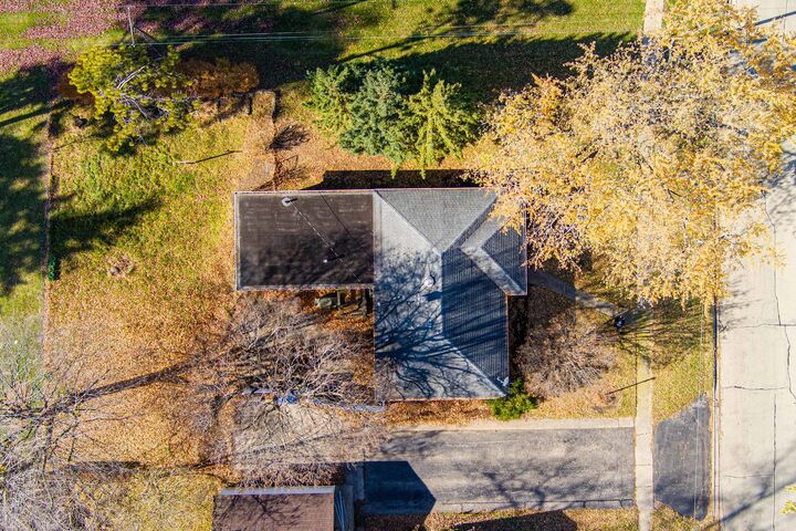 Property Photo:  934 E Garden Street  IL 60115 