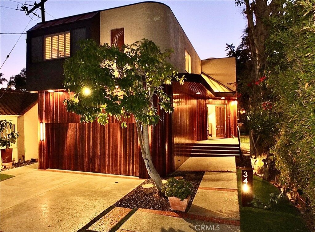 Property Photo:  341 S Meadows  CA 90266 