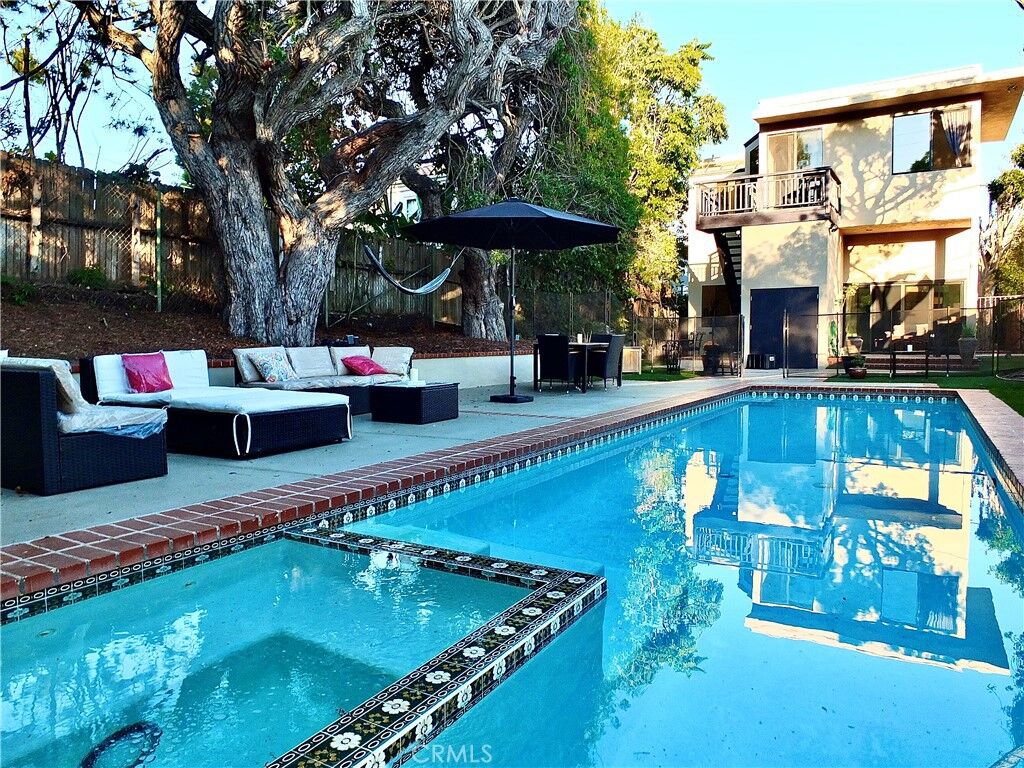 Property Photo: 341 S Meadows CA 90266