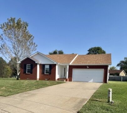 Property Photo: 1104 Connemara Way TN 37040